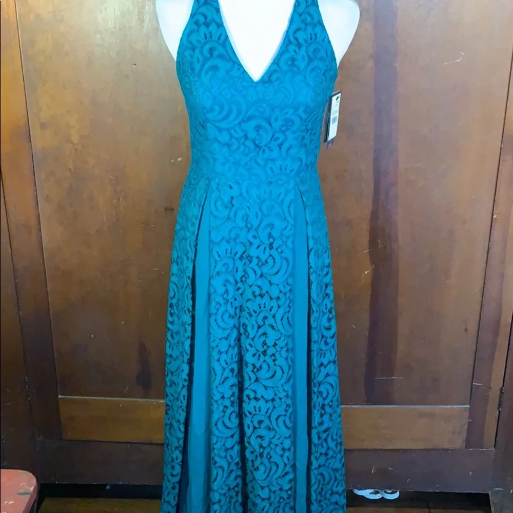 AQUA Lace Deep V Halter Gown NWT ⭐️ - Picture 1 of 7